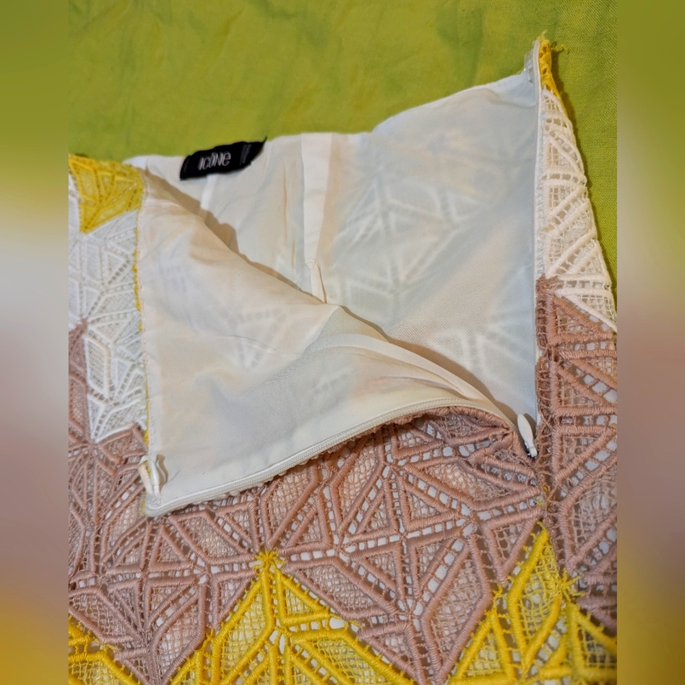 Icōne by Simons Woven Shorts - Picture 2 of 4